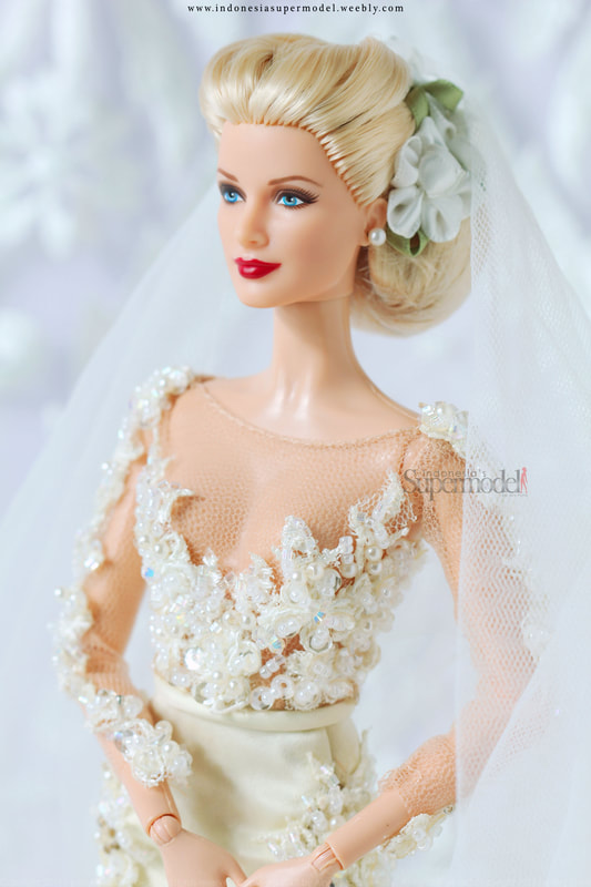 Carolina Herrera Barbie Deals, 58% |